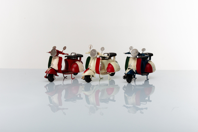 Regali e Bomboniere - Prodotti - Comunione e Cresima - SCOOTER ITA 11CM 3 COLORI ASSORTITI