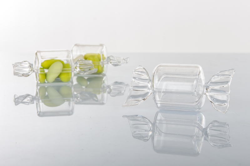 Regali e Bomboniere - Prodotti - BARATTOLI PLASTICA - Scatola forma di caramella in plastica 3,5X6CM 