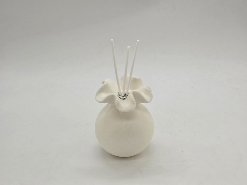 Regali e Bomboniere - Prodotti - Matrimonio - PROFUMATORE 11CM PORCELLANA BIANCA CON BASTONCINI 