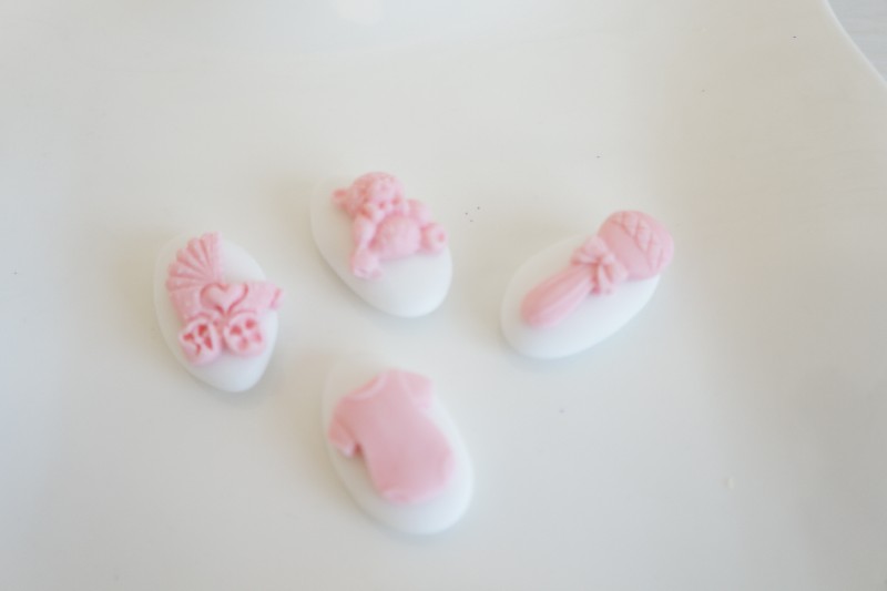 Regali e Bomboniere - Prodotti - Confetti Decorati - CONFETTO DECORATO ROSA CON SOGGETTO A SCELTA GUSTO CIOCCOLATO