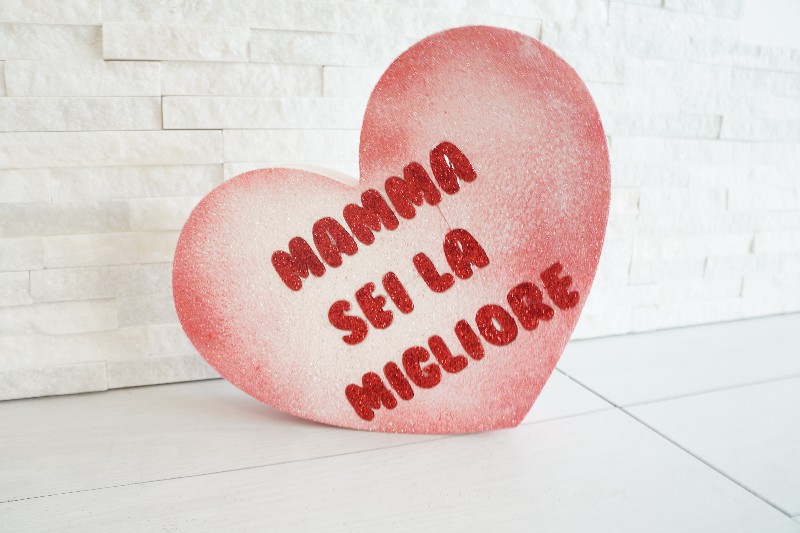 Regali e Bomboniere - Prodotti - Festa della Mamma - CUORE CON SCRITTA MAMMA SEI LA MIGLIORE 28CM COLORE SFUMATO ROSSO