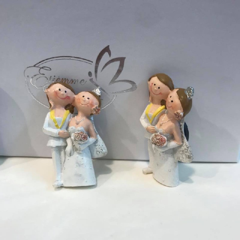 Regali e Bomboniere - Prodotti - Coppie Sposi Fidanzati  - MARRIED resina LEI+LEI con magnete cm. 6