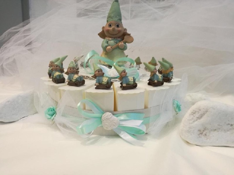 Regali e Bomboniere - Prodotti - OFFERTE DI GENNAIO - TORTA FOLLETTO SU SLITTINO 5CM 16 FETTE PIU' CENTRALE 