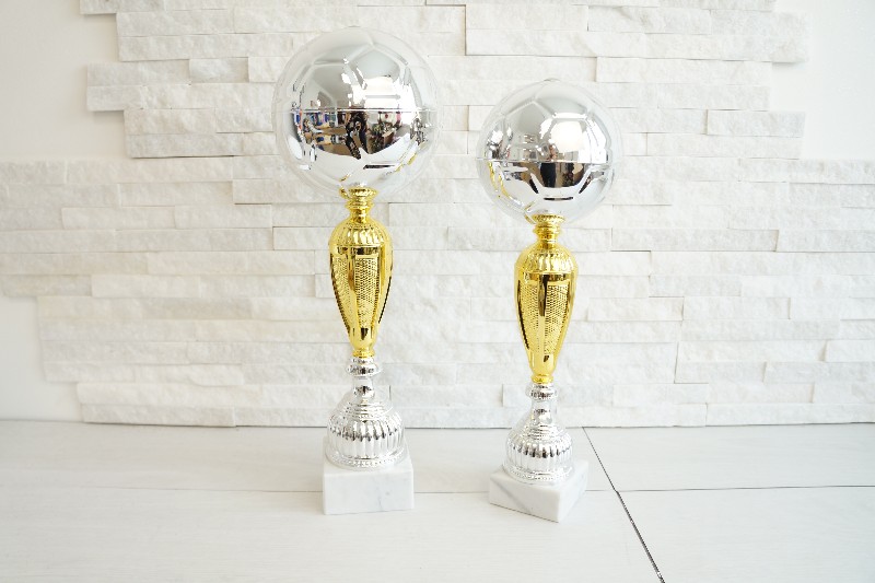 Regali e Bomboniere - Prodotti - Premiazioni Sportive  - COPPA PALLONE GRANDE D12XH34,5CM ARGENTO CON STRUTTURA ORO E MARMO , METALLO,PLASTICA