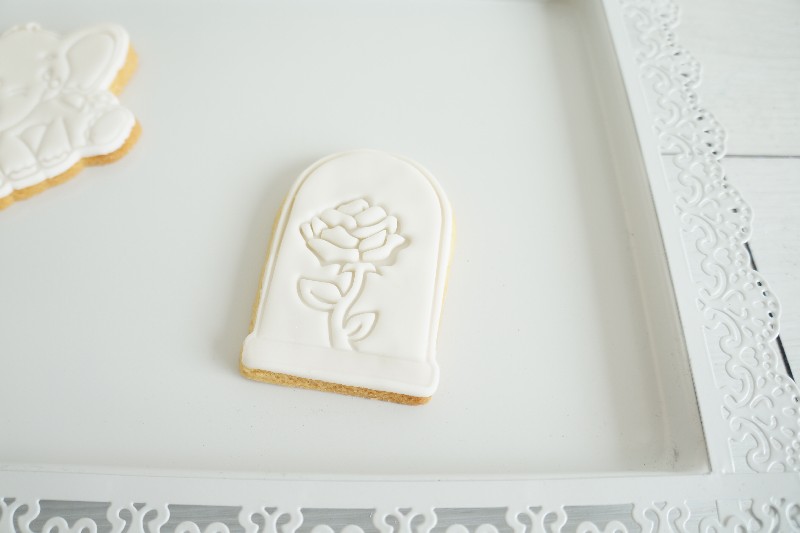 Regali e Bomboniere - Prodotti - Biscotti Decorati - BISCOTTO DECORATO LA ROSA DEL PICCOLO PRINCIPE 8CM 