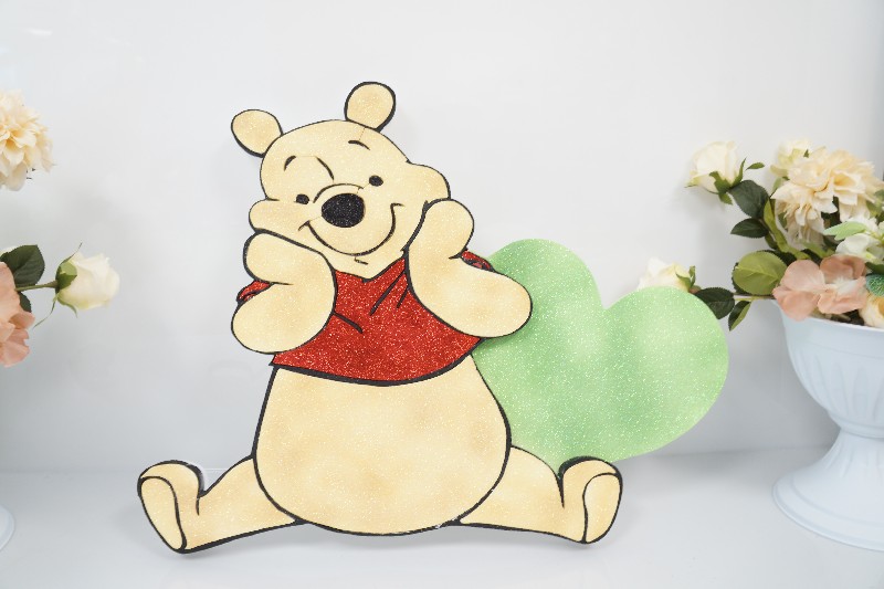 Regali e Bomboniere - Prodotti - PERSONAGGI POLISTIROLO - WINNIE POOH CON CUORE PERSONALIZZABILE cm52x69 circa