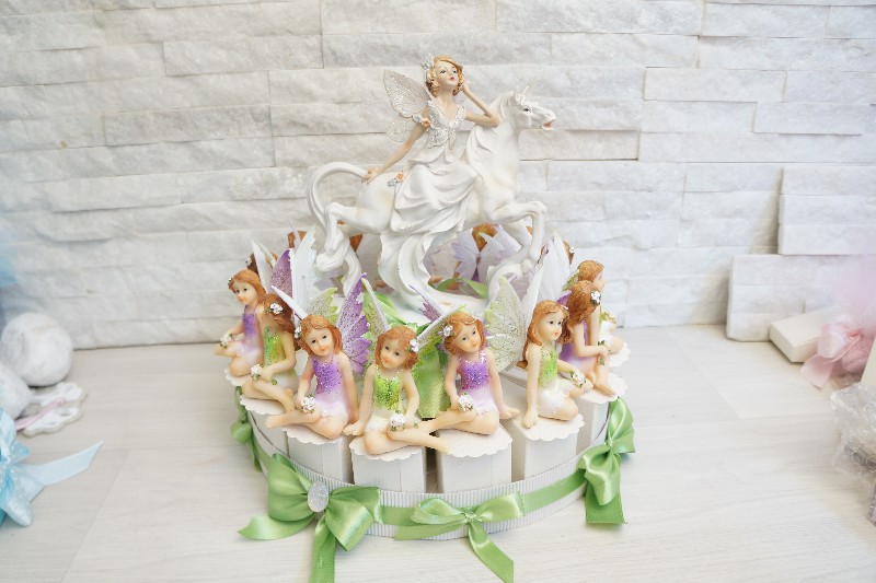 Regali e Bomboniere - Prodotti - Torta Bomboniera - FLOWER FATA FATINA SEDUTA LILLA E VERDE ASSORTITA RESINA 