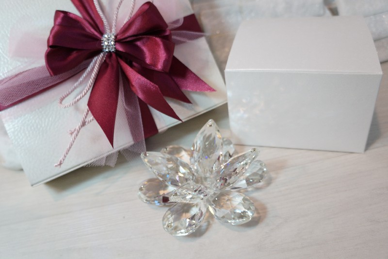 Regali e Bomboniere - Prodotti - Cristallo e Vetro - PORTACANDELA CRISTALLO CON STRASS 10 PETALI BOMBONIERA CON BOX