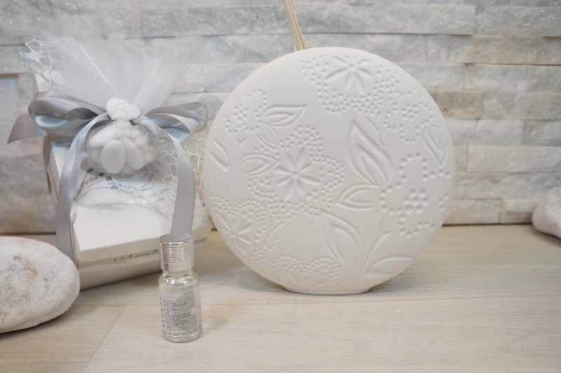 Regali e Bomboniere - Prodotti - Profumatori - PROFUMATORE FIORI BIANCO 17,5X17,5X5CM CON KIT ESSENZA E BOX