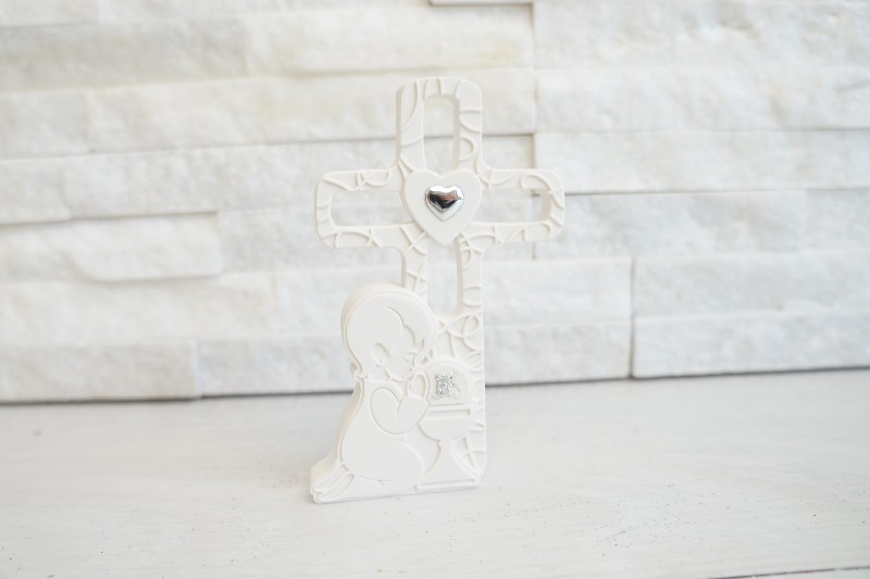 Regali e Bomboniere - Prodotti - MEMORY - CROCE BIMBO COMUNIONE 7X11 BIANCA POLVERE DI MARMO CON BOX