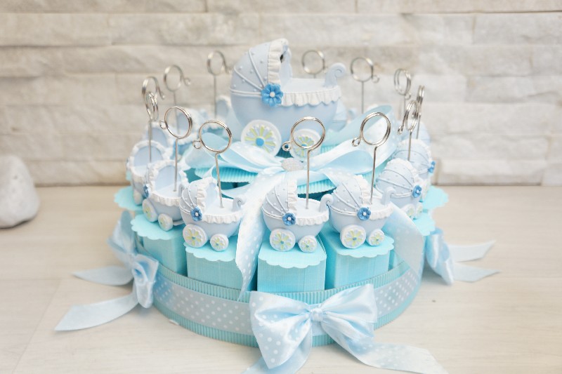 Regali e Bomboniere - Prodotti - Torta Bomboniera - CARROZZINA CLIP RESINA 4-6CM AZZURRA