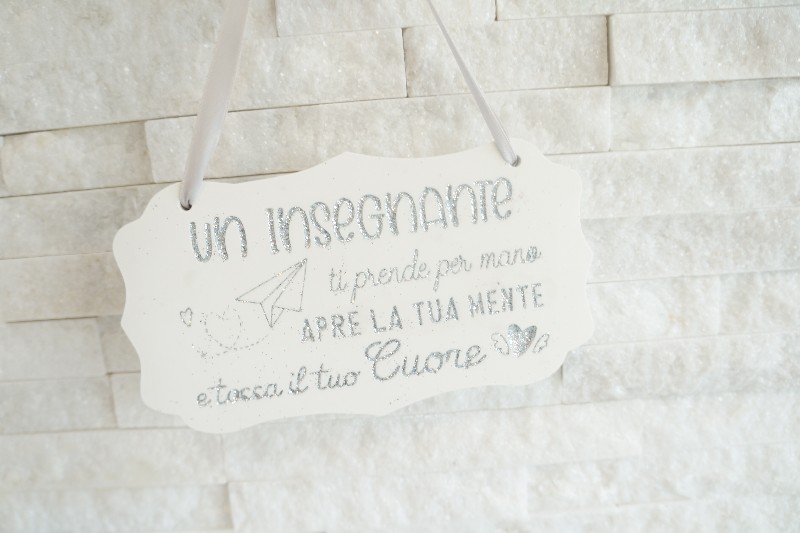 Regali e Bomboniere - Prodotti - MAESTRA IDEE REGALO - TARGA IN GESSO CON DEDICA 17X9CM 