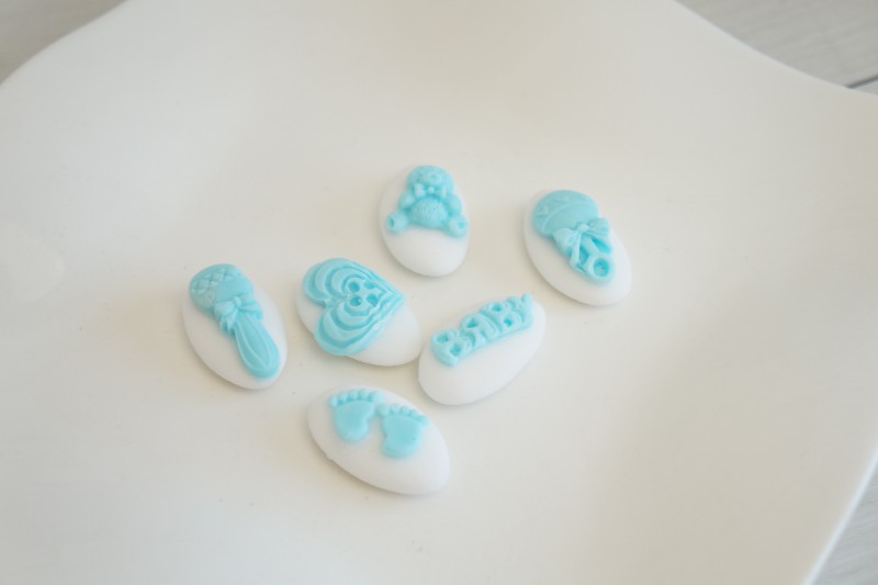 Regali e Bomboniere - Prodotti - Confetti Decorati - CONFETTO DECORATO AZZURRO  CON SOGGETTO A SCELTA GUSTO CIOCCOLATO
