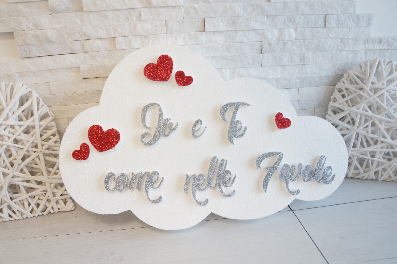 Regali e Bomboniere - Prodotti - San Valentino  - SAGOMA NUVOLA CON FRASE IO E TE COME NELLE FAVOLE 55X25CM 