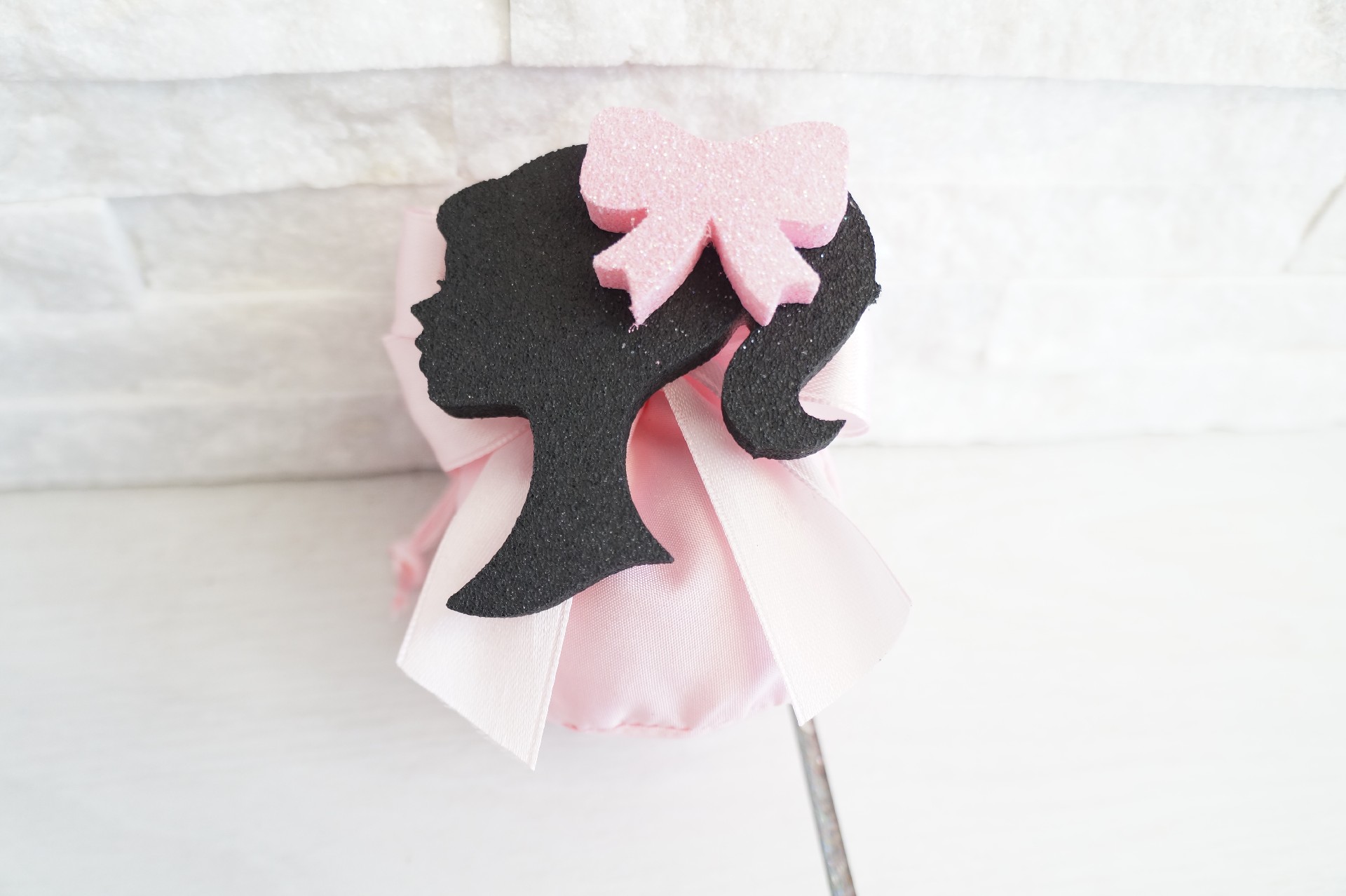 Regali e Bomboniere - Prodotti -  - SAGOMA BARBIE CON FIOCCO 6CM 