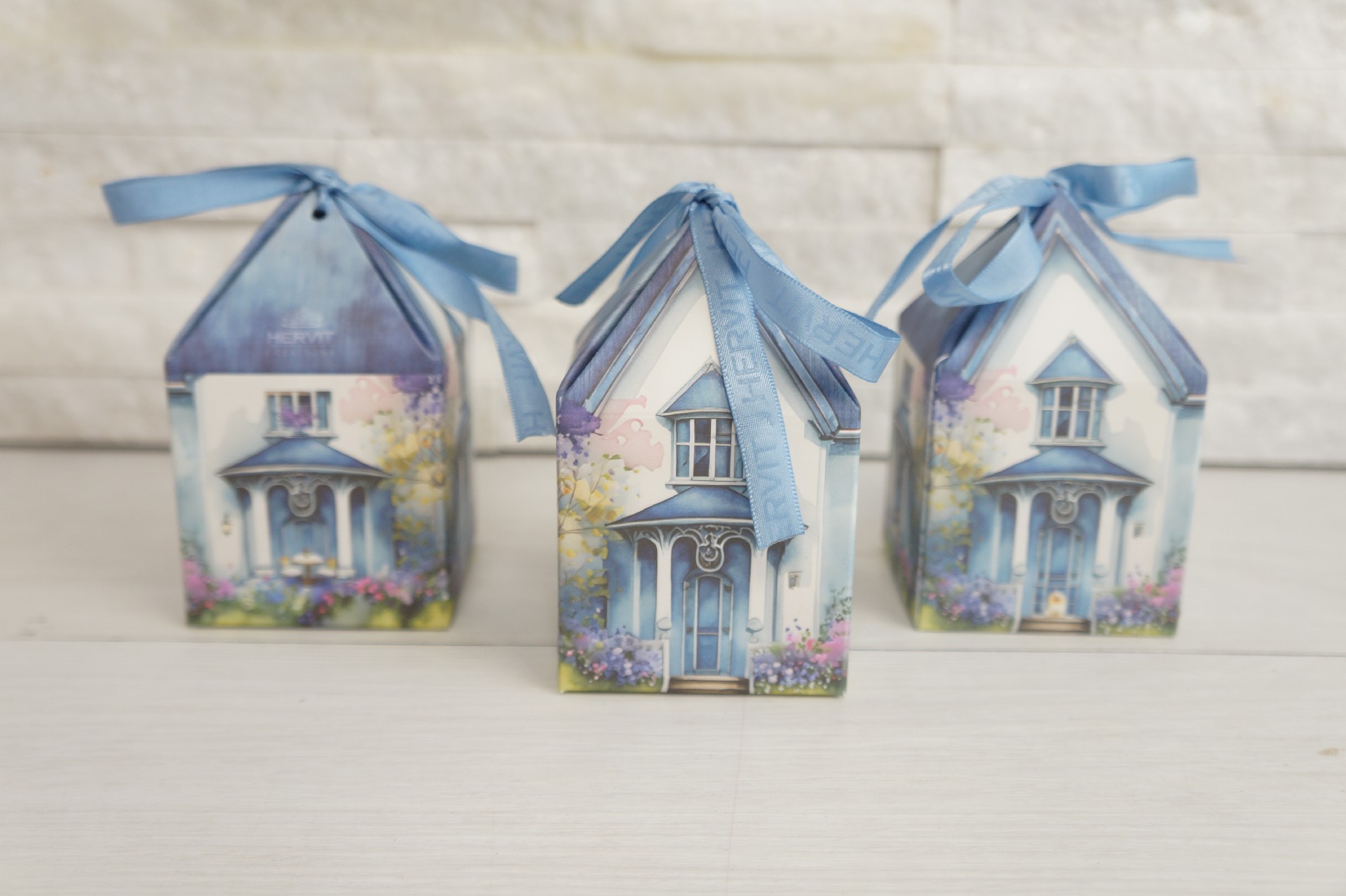 Regali e Bomboniere - Prodotti - SCATOLE BOMBONIERE - 6X6X10CM - BOX 6 SCATOLINE COTTAGE BLU - CON NASTRI DOPPIO RASO