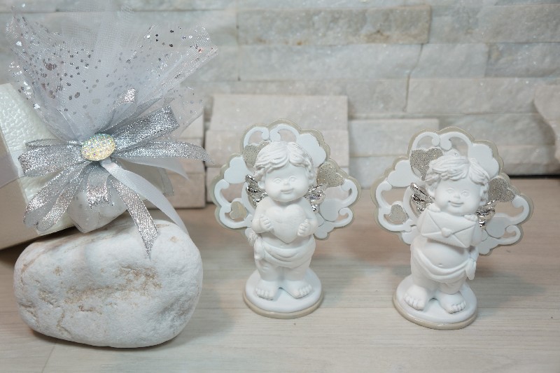 Regali e Bomboniere - Prodotti - Comunione e Cresima - ANGELO PUTTINO OLMO CUORE IN PIEDI ALI ARGENTO CON ALBERO 12X5,5CM CON BOX