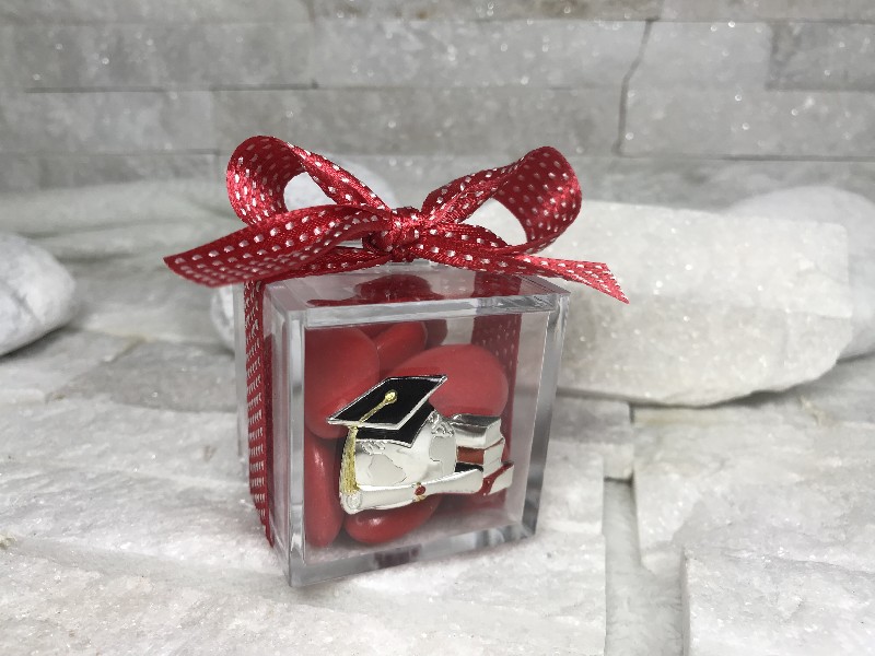 Regali e Bomboniere - Prodotti - Bomboniere Laurea - SCATOLINA PLEX LAUREA 5X5X5CM CON PLACCA IN ARGENTO 
