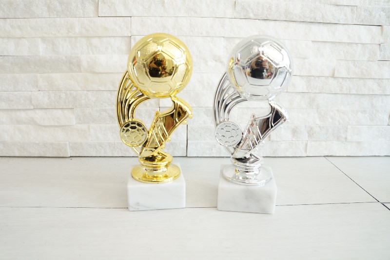 Regali e Bomboniere - Prodotti - Premiazioni Sportive  - TROFEO SILVER SOCCER E BOOTS H15CM  PLASTICA E MARMO