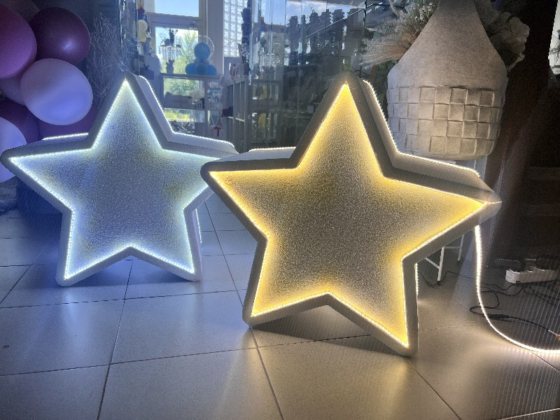 Regali e Bomboniere - Prodotti - TUTTO PARTY E FESTA - 1 STELLA LED 55CM CON LUCE CALDA 