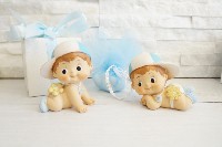 Regali e Bomboniere - Prodotti - Battesimo E Nascita - Bimbo con cappello medio assortito in 2 modelli 8,5X5X8CM 