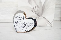 Regali e Bomboniere - Prodotti - Claraluna -  CUORE LAUREA 9X8.5X1 CON KIT ESSENZA E BOX