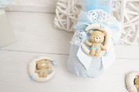 Regali e Bomboniere - Prodotti - Battesimo E Nascita - CIONDOLO MAGNETE ORSETTO SULLA LUNA CIELO ASSORTITI 6CM