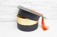 Regali e Bomboniere - Prodotti - Bomboniere Laurea - SCATOLA cm19xh10 TOCCO LAUREA CON INSERTO PORTACONFETTI