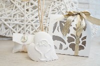 Regali e Bomboniere - Prodotti - OFFERTE DI GENNAIO - DIFFUSORE IN GESSO PRIMA COMUNIONE CON KIT ESSENZA. 8x8 cm CON SHOPPER