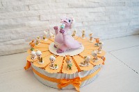 Regali e Bomboniere - Prodotti - OFFERTE DI GENNAIO - TORTA BOMBONIERE COMPOSTA DA 16 FETTE CON SOG ASSORTITI FLISTONES +1 SALVADANAIO DINOSAURO 