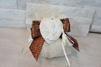 Regali e Bomboniere - Prodotti - Comunione e Cresima - Cuore resina CALICE COMUNIONE cm. 7 con nappina ecru