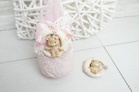 Regali e Bomboniere - Prodotti - Battesimo E Nascita - CIONDOLO MAGNETE ORSETTO SULLA LUNA ROSA ASSORTITI 6CM