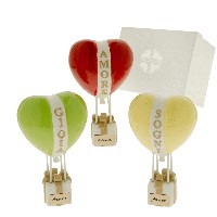 Regali e Bomboniere - Prodotti - Quadrifoglio  SOLIDALE - MONGOLFIERA PICCOLA H.10 CM CON BOX ASSORTITO