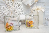 Regali e Bomboniere - Prodotti - Profumatori - Profumatore vetro con fiore resina 13x9,5cm cm con kit essenza e box	