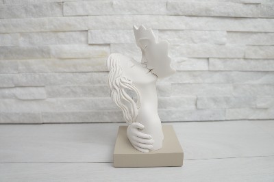 Regali e Bomboniere - Prodotti - MEMORY - H28CM - SCULTURA BACIO POLVERE DI MARMO BASE ORO